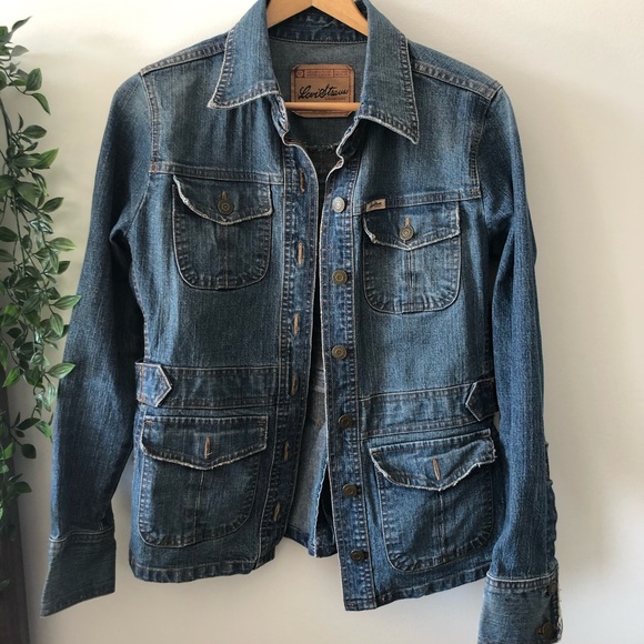 ❌SOLD❌ Vintage Levi’s Denim Jacket - Picture 2 of 5